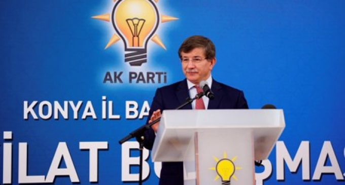 DAVUTOĞLU’NA YALAKALIK
